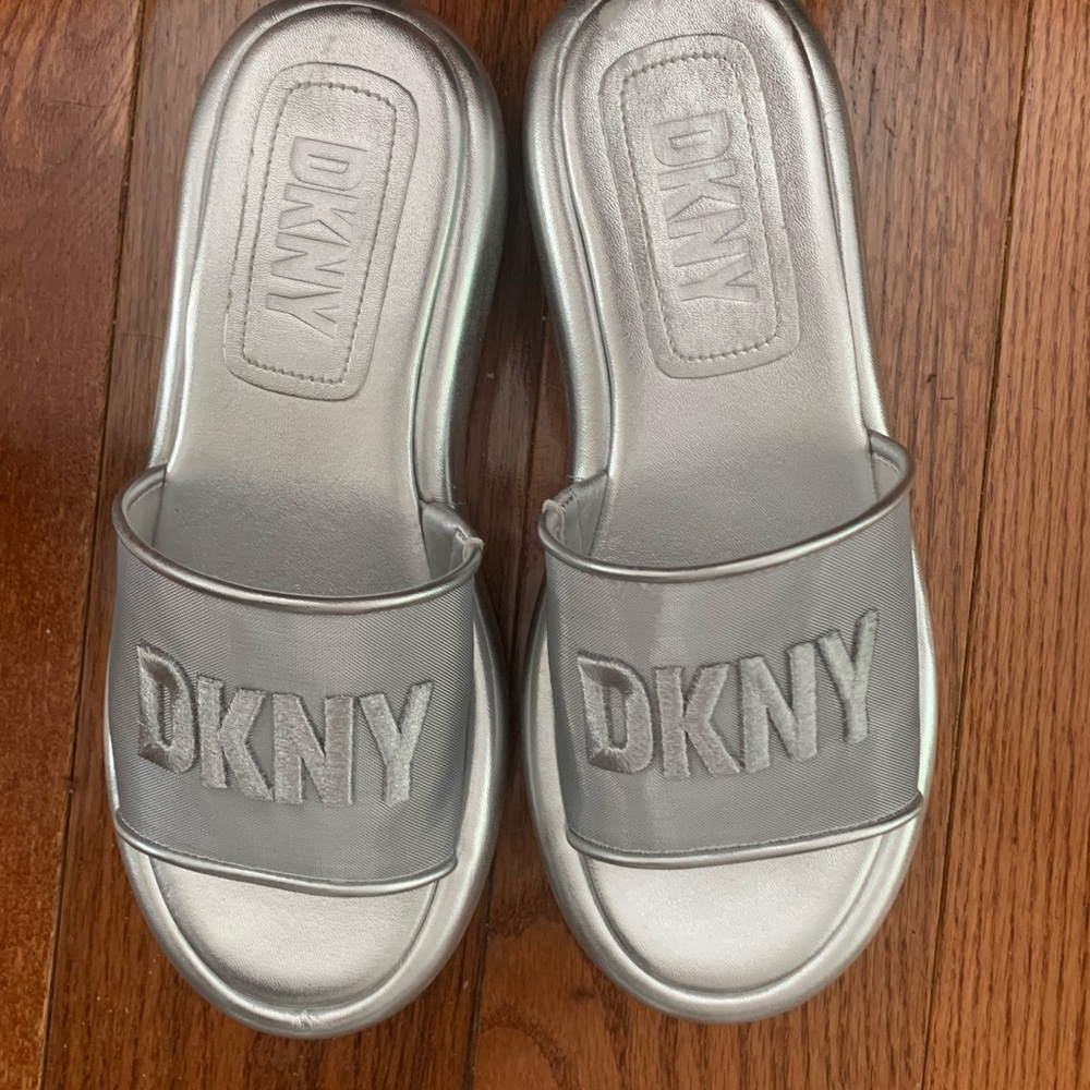 Dkny slide size 8 sandals shoes rare used once